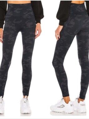 SPANX Look At Me Now Black Camo Shaping Leggings Size Large